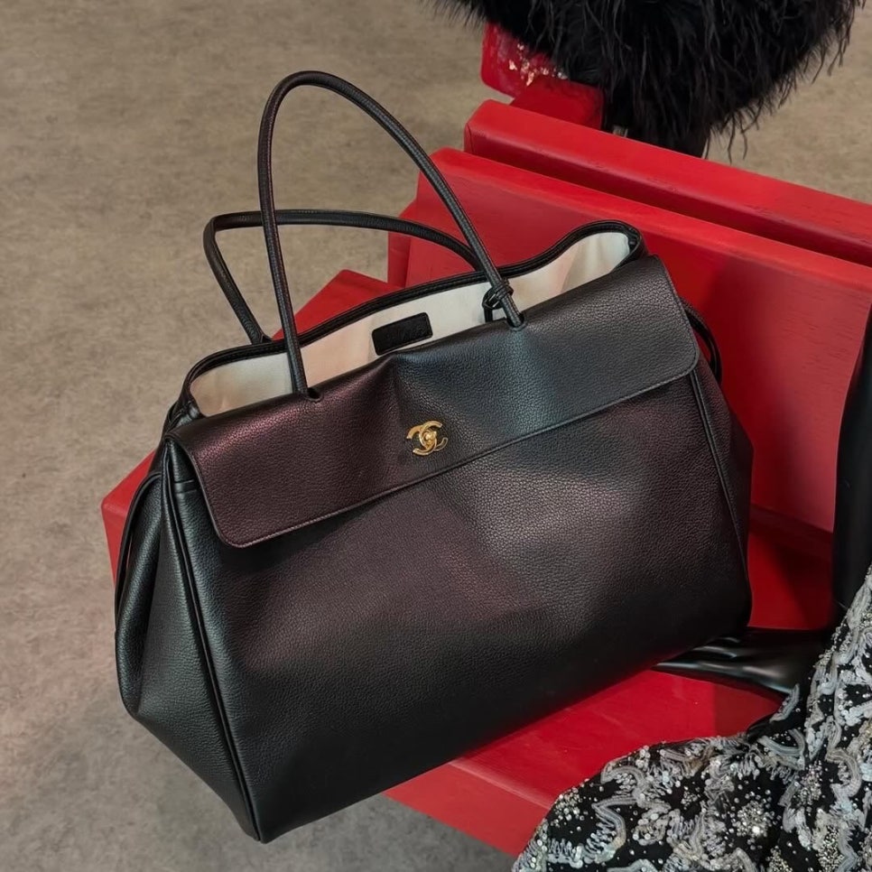 Hailey Bieber spotted in Sydney with a new Chanel SS26 bag