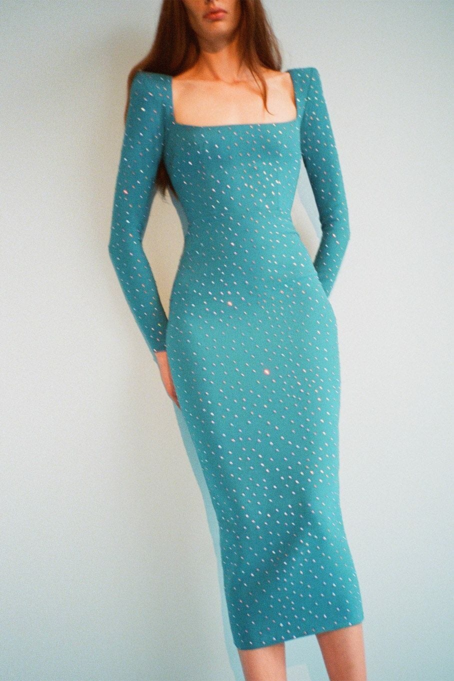 ALEX PERRY ALEX PERRY TIERNAN SCOOP NECK LONG SLEEVE DRESS