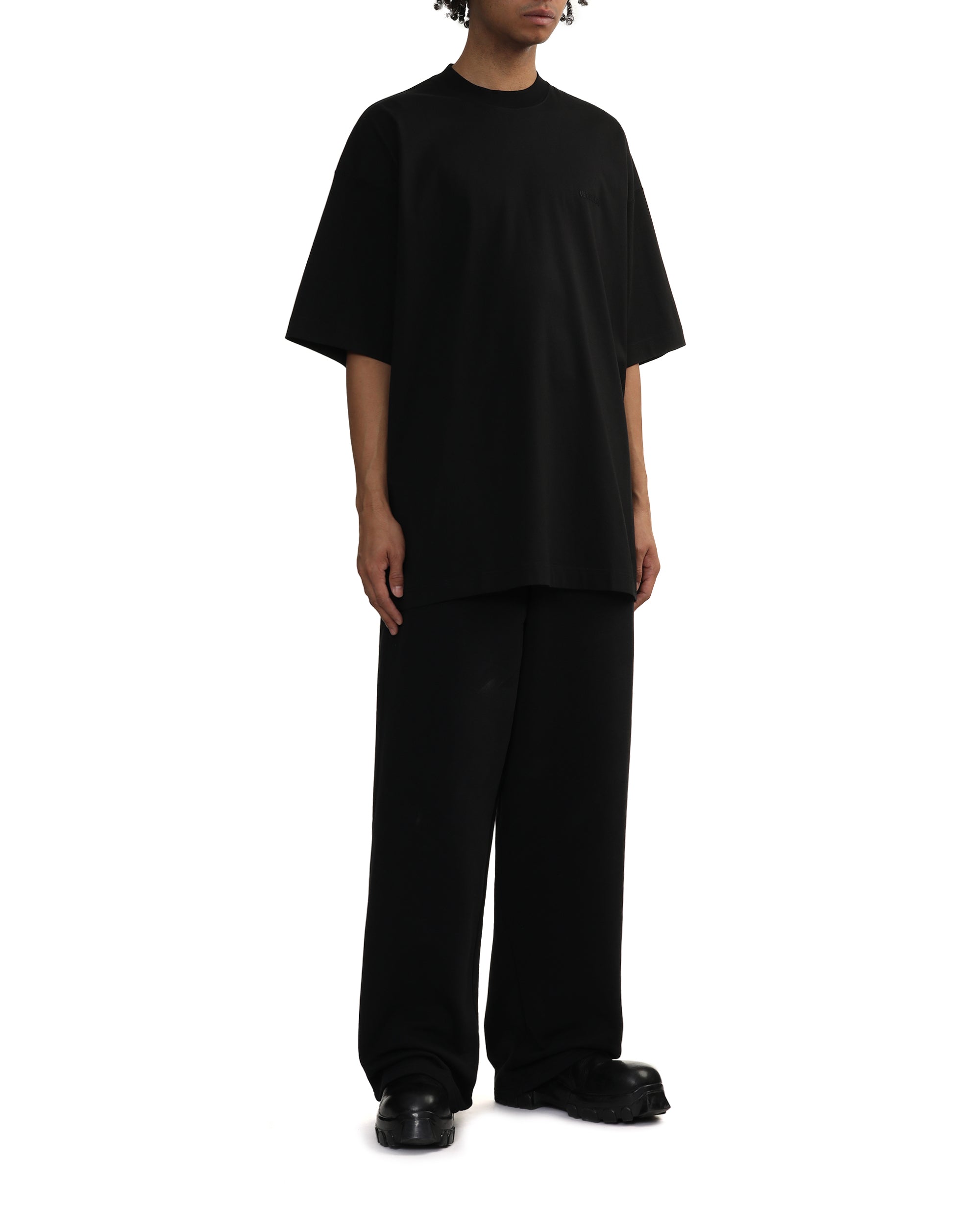 VETEMENTS Embroidered logo tee